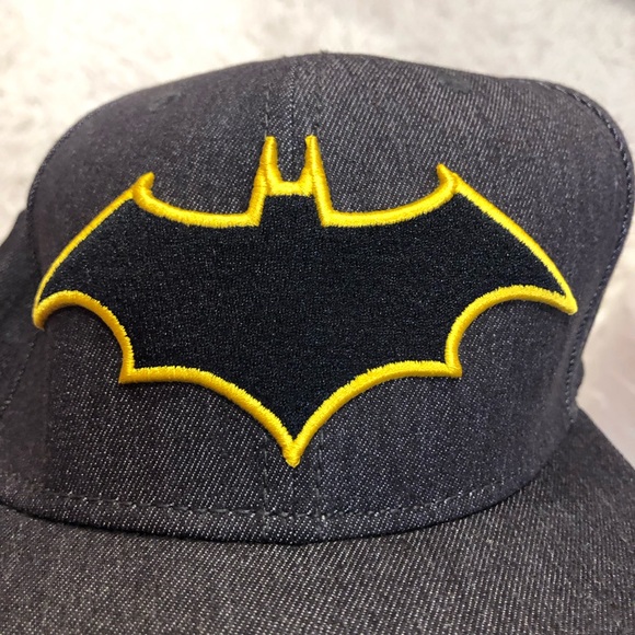 DC Comics Batman Rebirth Logo Cap Sublimated Underbill Flex Fit - Picture 4 of 10